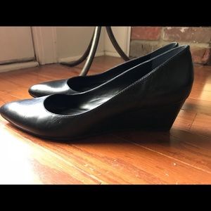 Franco Sarto black wedge pumps